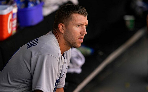 (影)被大谷一棒打傻！安德森在板凳茫然