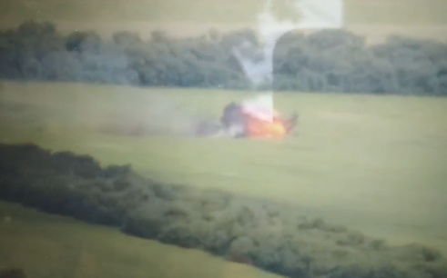 (影)俄軍攻擊直升機接連遭殃! Ka-52低空飛行撞樹、Mi-35M慘遭擊落