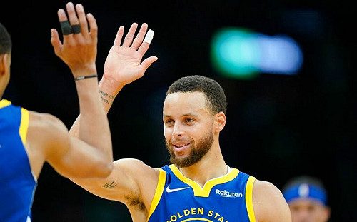 Curry場均31.1分　生涯首奪FMVP