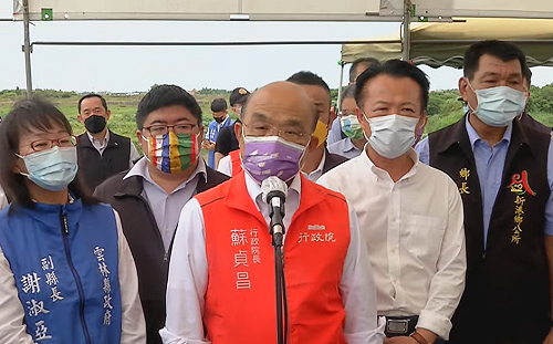 柯文哲酸施打站是做秀 蘇貞昌反稱：短時間打逾2萬人 非常成功