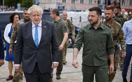 英相強生二度突訪基輔 宣布逾2萬2千名烏克蘭軍事人員境外訓練計畫