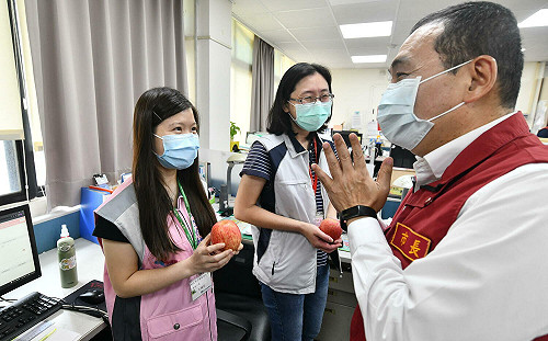 侯友宜感謝衛生所醫護及區公所同仁   堅守防疫第一線照護市民健康