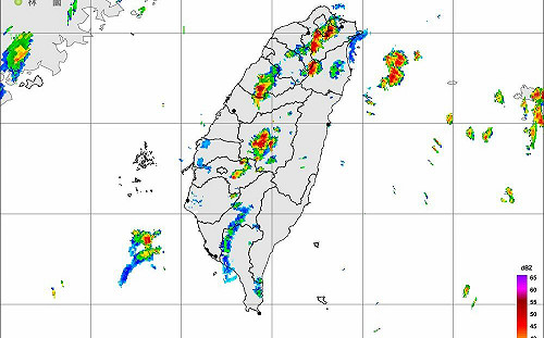 午後大雷雨要來了！氣象局發布4區大雨特報：「這一區」將有大雷雨