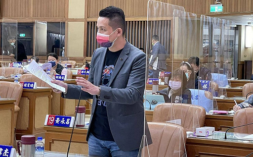 恩恩案  新北議員陳偉杰批卓冠廷選舉作秀無極限