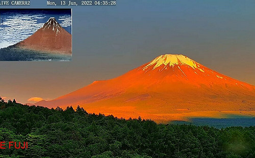 日出紅暈染出「赤富士」 攝影師大嘆 : 真像葛飾北齋的畫一樣