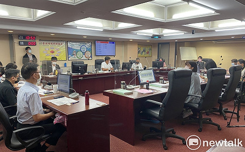 黃珊珊跑行程不列席專案報告 議員狂酸：柯不是說別把公務員當道具？