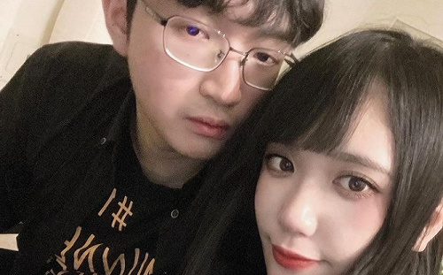 觀眾瘋狂詢問「第一次」！超負荷崩潰：能專注遊戲嗎？