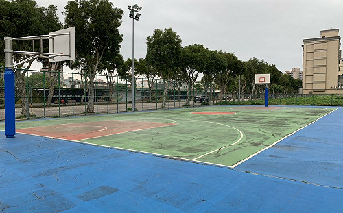 台灣箱包大王彭雄渾與新北林口公所合作聯名出擊改造籃球場