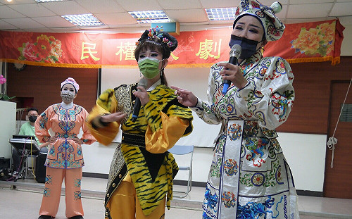 傳統戲曲「滾」歌仔 萌登新北板橋文德校園