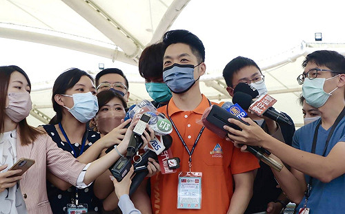 蔣萬安開酸陳時中 死亡個位數每天坐鎮、現在還破百為選舉離開？