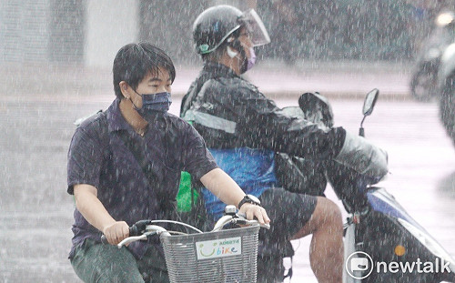 快訊》對流旺盛！12縣市大雨特報 台南遭雷雨狂轟
