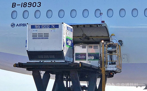 Novavax疫苗首批50.4萬劑抵台 效期至9/30