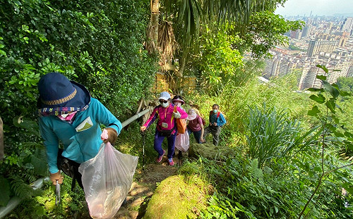民間志工協巡真窩心 新北登山安全更加分