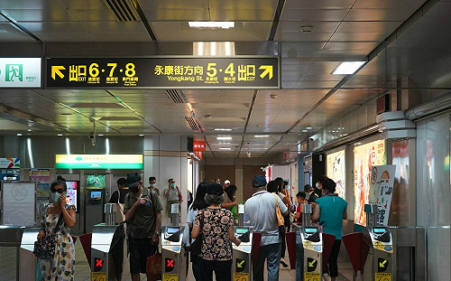 三月防疫新制上路！校園口罩鬆綁  大眾運輸仍須佩戴