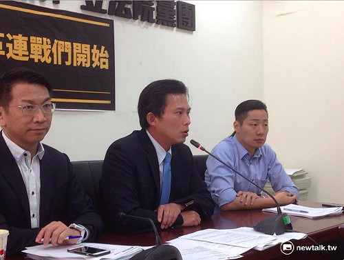 觀光業上街抗議 黃國昌：反對中國以商逼政