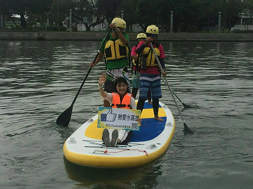 體驗高雄水風情 立漿搖舟穿梭河湖潭