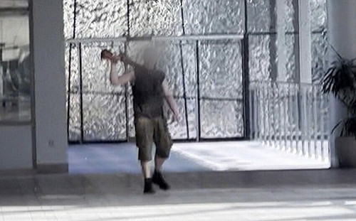 丹麥爆疑似恐攻3死 兇嫌沒蒙面持長槍被拍個正著