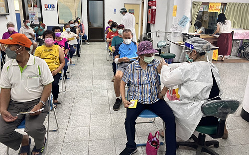 屏東新增861例  縣府籲民眾出遊前疫苗打好打滿