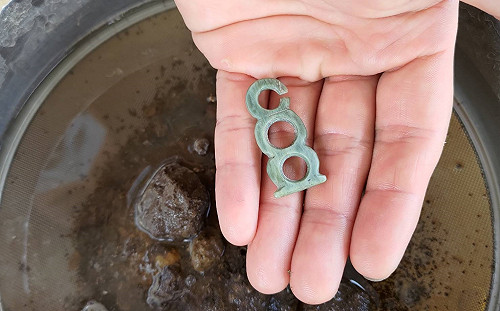 驚見超稀有多環形玉玦 新北十三行考古篩洗成果豐碩