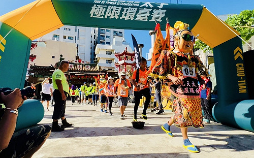 雄中儀隊10學生為公益出發  挑戰九天盃太子極限環台賽