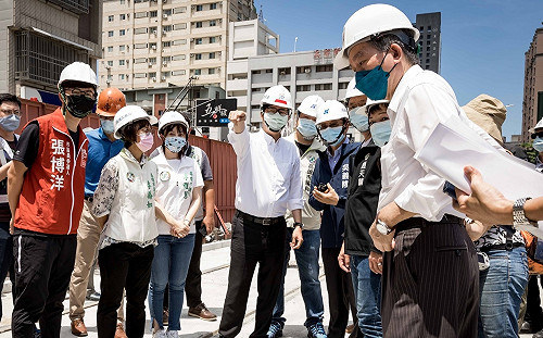 陳其邁視察輕軌 基進張博洋：柯志恩不用為國民黨打壓輕軌道歉？