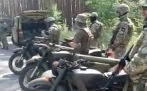 俄烏戰爭》二戰掛邊機車部隊重現江湖 副手操作反坦克飛彈