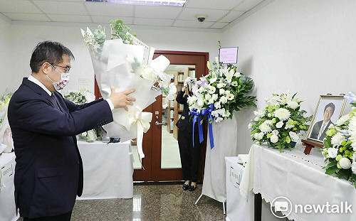 「挺台灣、挺民主，感恩長存心中」 黃偉哲赴日台協會悼念安倍