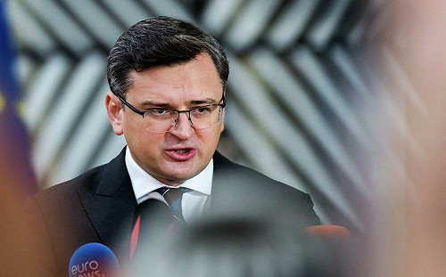 爆料一些西方國家正等著烏克蘭投降！烏外長 : 開戰當天我家人和狗都已出國