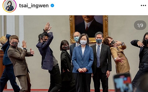 「八歌浪Pakelang」團隊總統府內模仿「JoJo立」 蔡英文不動如山憋笑