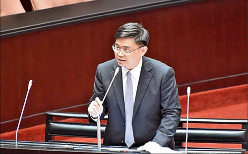 民進黨高市立委初選領表首日  賴瑞隆、劉世芳搶先完成登記