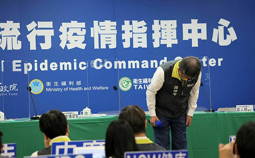 揮別指揮中心！陳時中拭淚：「再見了，謝謝！」