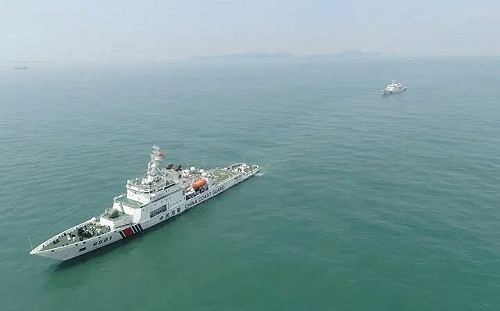 拜登才說要打擊非法捕魚 中國海警艦隊攜76mm艦砲北太平洋執法45天