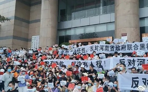 韭菜纏死鐮刀! 停貸斷供恐導致金融體系遭嚴重打擊 銀行高管落跑海外