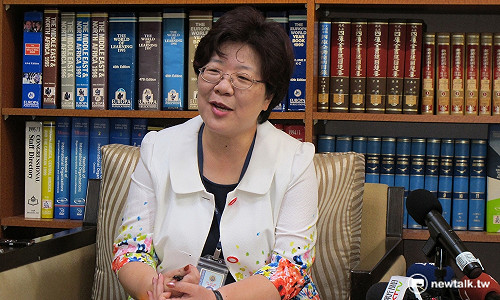 川普、希拉蕊辯論  北美司：受時事議題主導