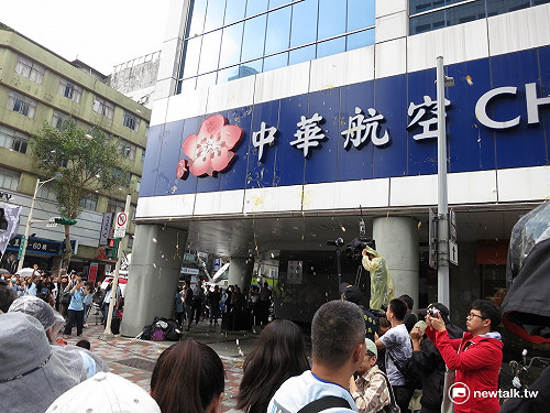 蛋洗華航 空服員工會痛批華航違約無恥