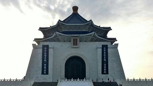 中正紀念堂遭掛輓聯 獨派：盼轉型正義更具體