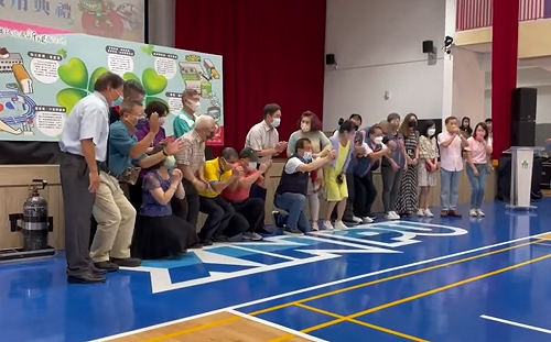 藍營議員「下跪」致謝侯友宜 林佳龍：政府官員要反省