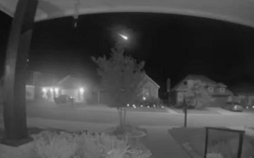 (影) 美德州天空出現「巨大藍光火球」隕石協會說這是......