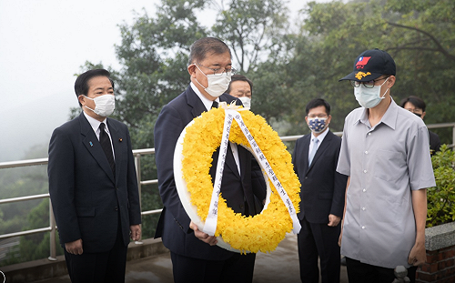 日議員赴五指山弔唁李登輝 林佳龍、鄭睦群陪同