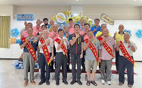 新北金山模範父親「爸」氣十足 公開表揚致贈沁涼消暑禮品