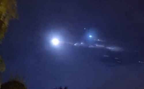 中國長征五號B火箭殘骸回落大氣層  空中解體畫面曝光