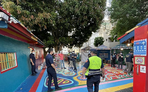 得不到就毀掉！還原「彩虹眷村潑漆毀牆」始末  近萬筆批評聲量