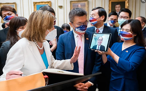 無緣相見！裴洛西剛離台 游錫堃快篩呈陰性