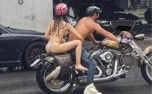親吐脫衣內幕！情侶裸身騎車引爭議