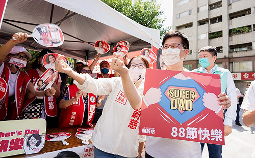 中醫把脈認證一尾活龍  林佳龍：歡迎市民試用看看