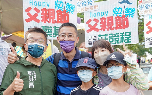 再次凸顯行動派 蔡其昌直攻大坑9號步道拜票