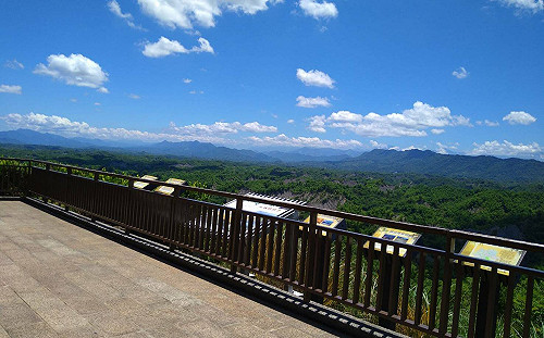 夏日出遊勝地！台南左鎮草山月世界成新打卡點