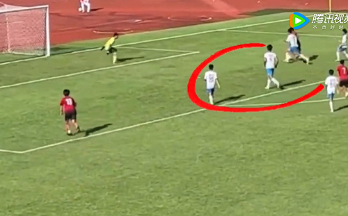 (影) 長官交代不能擋? 廣東男足決賽爆踢假球 中、邊後衛站著看對手破門奪冠