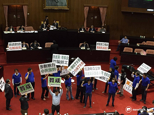 一例一休闖關通過 國定7天假確定刪除！