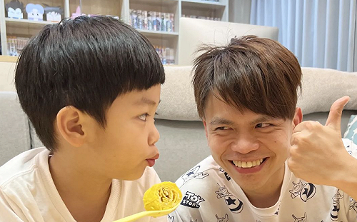 蔡桃貴畫「我的爸爸」！蔡阿嘎看成品崩潰大罵：不孝子